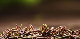 Czy warto zdecydować się na śruby sześciokątne z niepełnym gwintem