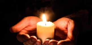 Dlaczego świeca sojowa się zapada?