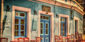 Jak zasłonić okno bez rolet?