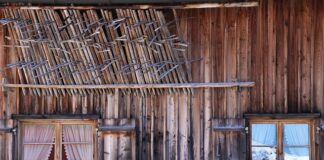 Jak powiesić firankę na agrafkach?