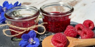 Czym smaruje się twarz przed walka?