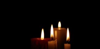 Jak długo świeci Znicz solarny?