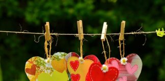 Jak powiesić 3 obrazy równo?