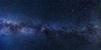 Jak powiesić dwa obrazy obok siebie?