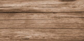 Co położyć na ścianę za kominkiem?