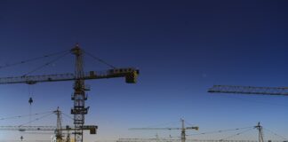 Jaką grubość szyby pod kominek?