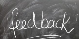 Na czym polega sprzężenie zwrotne?