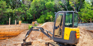 Kiedy warto zdecydować się na wynajem koparek