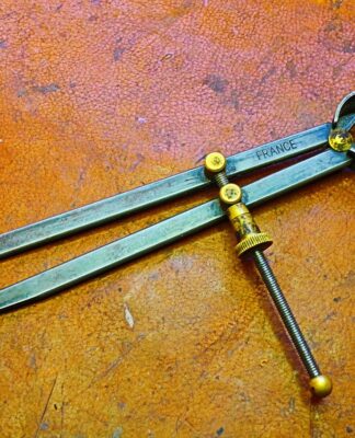 Idealne wyznaczanie kątów w pracach montażowych za pomocą precyzyjnych kątowników