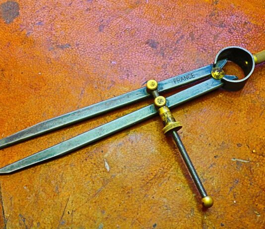 Idealne wyznaczanie kątów w pracach montażowych za pomocą precyzyjnych kątowników